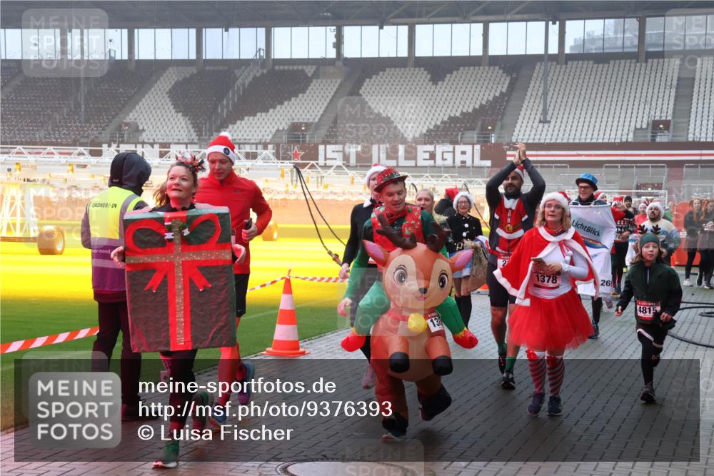 07.12.2025 - St. Pauli X-Mass-Run No. 15 Luisa Fischer http://msf.ph/oto/9376393 07.12.2025 11:08:23 Ziel 2, 1378, 26, 4815, 77, 100, 271, 273, 286, 293, 315, 332, 377, 389, 397, 623, 629, 635, 653, 772, 774, 1107, 1123, 1129, 1226, 1230, 1235, 1249, 1342, 1355, 1378, 1381, 1382, 1383, 1439, 1441, 1460, 1509, 1520, 1525, 1559, 1560, 1596, 1809, 1810, 1812, 1824, 1866, 1910, 2693, 4798, 4815 meine-sportfotos.de