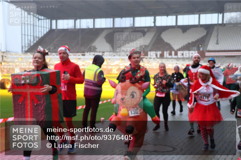 07.12.2025 - St. Pauli X-Mass-Run No. 15 Luisa Fischer http://msf.ph/oto/9376405 07.12.2025 11:08:24 Ziel 383, 1382, 1378, 48, 77, 100, 271, 273, 286, 293, 315, 332, 377, 389, 397, 623, 629, 635, 653, 772, 774, 1107, 1123, 1129, 1226, 1230, 1235, 1249, 1342, 1355, 1378, 1381, 1382, 1383, 1439, 1441, 1460, 1509, 1520, 1525, 1559, 1560, 1596, 1809, 1810, 1812, 1824, 1866, 1910, 2693, 4798, 4815 meine-sportfotos.de