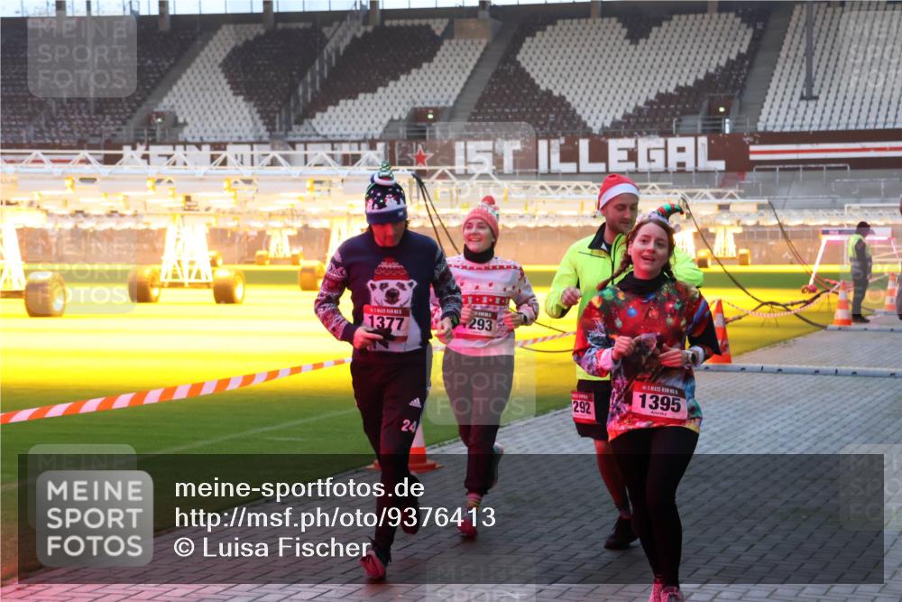 07.12.2025 - St. Pauli X-Mass-Run No. 15 Luisa Fischer http://msf.ph/oto/9376413 07.12.2025 09:57:50 Ziel 1377, 293, 24, 292, 1395, 632, 1292, 1293, 1377, 1395, 2678, 2861, 2984, 3320, 4032 meine-sportfotos.de
