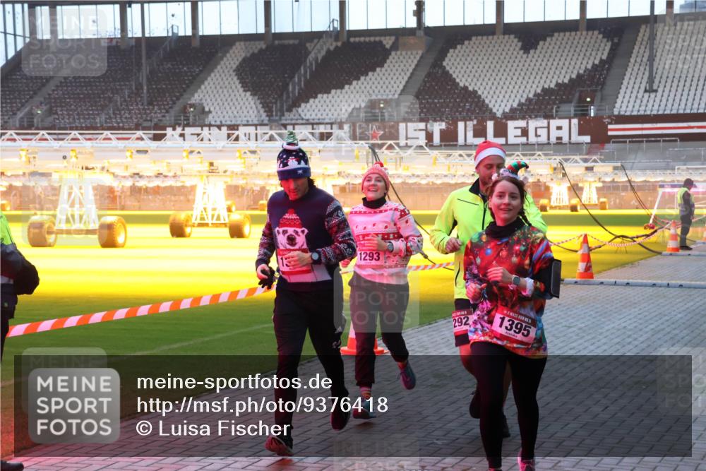 07.12.2025 - St. Pauli X-Mass-Run No. 15 Luisa Fischer http://msf.ph/oto/9376418 07.12.2025 09:57:50 Ziel 1293, 292, 1395, 632, 1292, 1293, 1377, 1395, 2678, 2861, 2984, 3320, 4032 meine-sportfotos.de