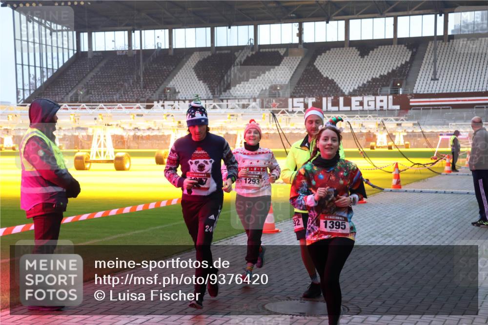 07.12.2025 - St. Pauli X-Mass-Run No. 15 Luisa Fischer http://msf.ph/oto/9376420 07.12.2025 09:57:50 Ziel 24, 1293, 1395, 632, 1292, 1293, 1377, 1395, 2678, 2861, 2984, 3320, 4032 meine-sportfotos.de