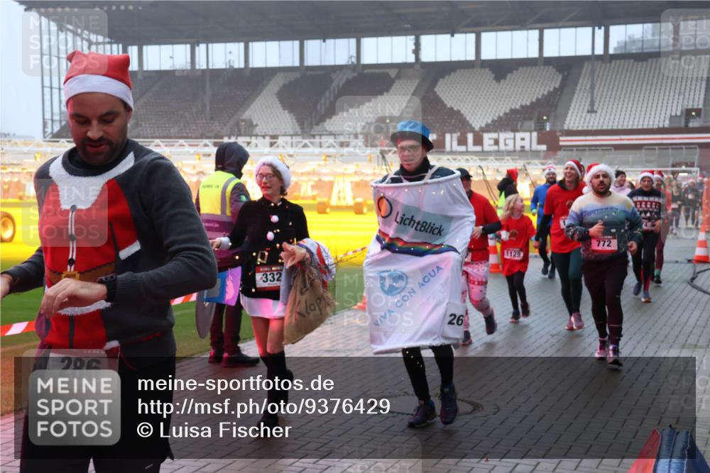 07.12.2025 - St. Pauli X-Mass-Run No. 15 Luisa Fischer http://msf.ph/oto/9376429 07.12.2025 11:08:27 Ziel 286, 1129, 772, 332, 26, 77, 100, 271, 273, 286, 293, 315, 332, 377, 389, 396, 397, 623, 629, 635, 653, 758, 772, 774, 1078, 1107, 1123, 1129, 1170, 1226, 1230, 1235, 1249, 1342, 1355, 1378, 1381, 1382, 1383, 1439, 1441, 1460, 1509, 1520, 1525, 1559, 1560, 1596, 1706, 1809, 1810, 1812, 1824, 1866, 1910, 2693, 4798, 4815 meine-sportfotos.de