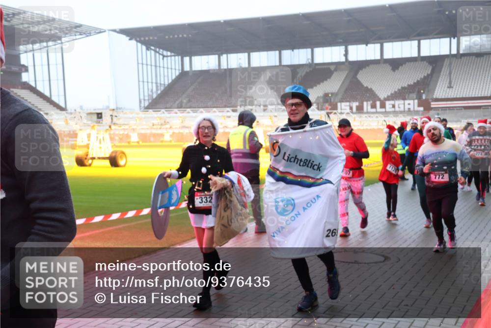 07.12.2025 - St. Pauli X-Mass-Run No. 15 Luisa Fischer http://msf.ph/oto/9376435 07.12.2025 11:08:28 Ziel 107, 1121, 332, 26, 772, 77, 100, 271, 273, 286, 293, 315, 332, 377, 389, 396, 397, 446, 623, 629, 635, 653, 758, 772, 774, 1078, 1107, 1123, 1129, 1170, 1226, 1230, 1235, 1249, 1342, 1355, 1378, 1381, 1382, 1383, 1439, 1441, 1460, 1509, 1520, 1525, 1559, 1560, 1596, 1706, 1809, 1810, 1812, 1824, 1866, 1910, 2693, 4798, 4815 meine-sportfotos.de