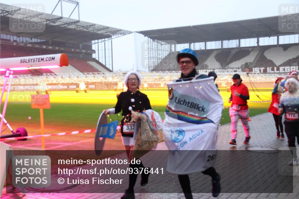 07.12.2025 - St. Pauli X-Mass-Run No. 15 Luisa Fischer http://msf.ph/oto/9376441 07.12.2025 11:08:28 Ziel 332, 26, 772, 77, 100, 271, 273, 286, 293, 315, 332, 377, 389, 396, 397, 446, 623, 629, 635, 653, 758, 772, 774, 1078, 1107, 1123, 1129, 1170, 1226, 1230, 1235, 1249, 1342, 1355, 1378, 1381, 1382, 1383, 1439, 1441, 1460, 1509, 1520, 1525, 1559, 1560, 1596, 1706, 1809, 1810, 1812, 1824, 1866, 1910, 2693, 4798, 4815 meine-sportfotos.de