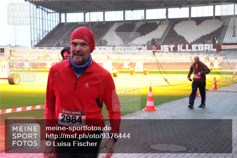 07.12.2025 - St. Pauli X-Mass-Run No. 15 Luisa Fischer http://msf.ph/oto/9376444 07.12.2025 09:58:05 Ziel 8, 15, 2984, 441, 632, 1292, 1293, 1377, 1395, 2678, 2984, 4030, 4032 meine-sportfotos.de