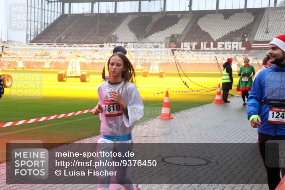 07.12.2025 - St. Pauli X-Mass-Run No. 15 Luisa Fischer http://msf.ph/oto/9376450 07.12.2025 11:08:34 Ziel 1810, 629, 124, 100, 152, 155, 166, 271, 273, 286, 293, 389, 396, 397, 446, 629, 635, 653, 758, 772, 774, 784, 1078, 1107, 1123, 1129, 1170, 1184, 1226, 1230, 1249, 1342, 1355, 1378, 1381, 1382, 1383, 1439, 1441, 1460, 1520, 1525, 1559, 1560, 1596, 1706, 1809, 1810, 1812, 2693, 4798, 4815 meine-sportfotos.de