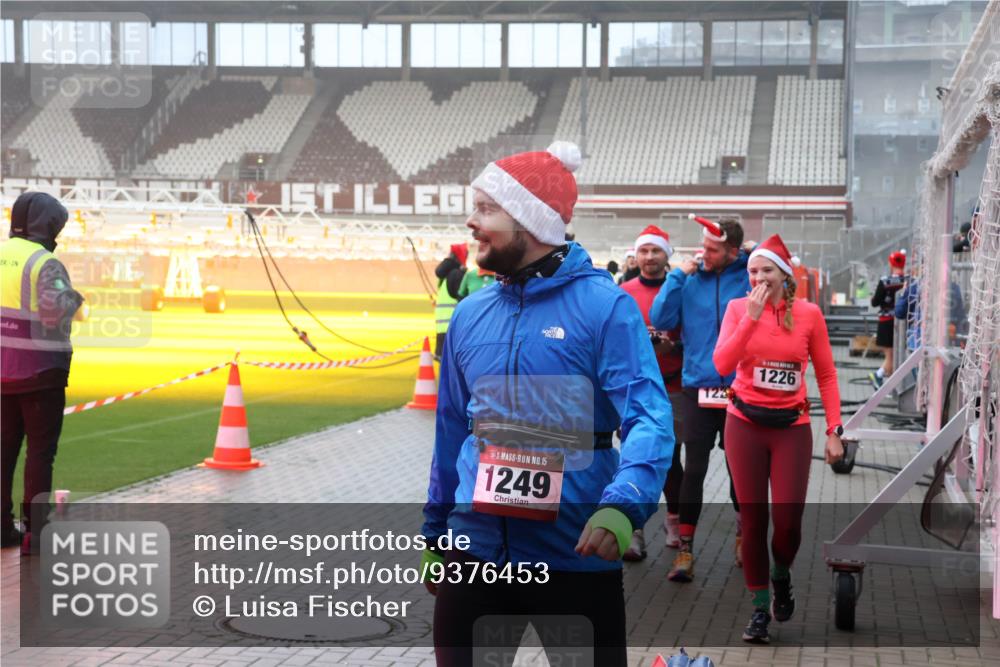 07.12.2025 - St. Pauli X-Mass-Run No. 15 Luisa Fischer http://msf.ph/oto/9376453 07.12.2025 11:08:35 Ziel 15, 1249, 122, 1226, 100, 152, 155, 166, 271, 273, 286, 293, 389, 396, 397, 446, 629, 635, 653, 758, 772, 774, 784, 1078, 1107, 1123, 1129, 1170, 1184, 1226, 1230, 1249, 1342, 1355, 1378, 1381, 1382, 1383, 1439, 1441, 1460, 1520, 1525, 1559, 1560, 1596, 1706, 1809, 1810, 1812, 4798, 4815 meine-sportfotos.de
