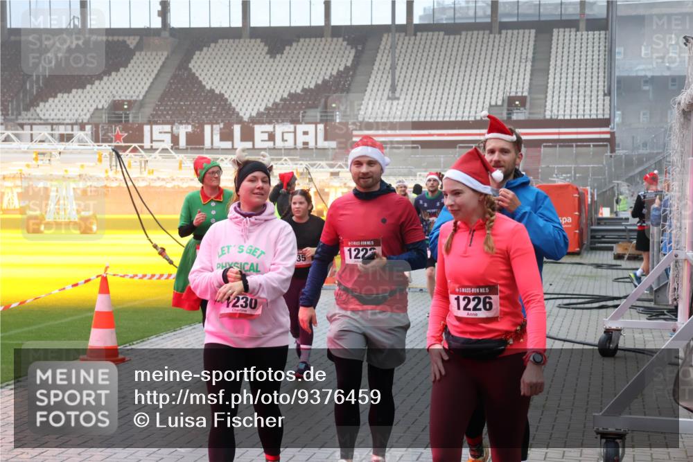 07.12.2025 - St. Pauli X-Mass-Run No. 15 Luisa Fischer http://msf.ph/oto/9376459 07.12.2025 11:08:37 Ziel 230, 15, 122, 15, 1226, 100, 152, 155, 166, 271, 273, 286, 293, 389, 396, 397, 446, 629, 635, 653, 758, 772, 774, 784, 1078, 1107, 1123, 1129, 1170, 1184, 1226, 1230, 1249, 1342, 1355, 1378, 1381, 1382, 1383, 1424, 1439, 1441, 1460, 1491, 1520, 1525, 1559, 1560, 1596, 1625, 1706, 1809, 1810, 1812, 2259, 4798, 4815 meine-sportfotos.de