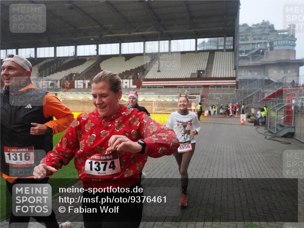 07.12.2025 - St. Pauli X-Mass-Run No. 15 Fabian Wolf http://msf.ph/oto/9376461 07.12.2025 10:05:28 Ziel 114, 543, 668, 950, 1121, 1316, 1374, 1481, 1661, 1761, 3186, 3386, 4036, 4556, 4558 meine-sportfotos.de