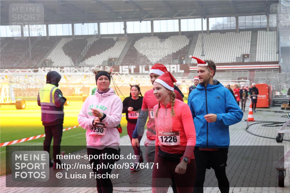07.12.2025 - St. Pauli X-Mass-Run No. 15 Luisa Fischer http://msf.ph/oto/9376471 07.12.2025 11:08:38 Ziel 635, 1, 1230, 15, 1226, 100, 152, 155, 166, 271, 273, 286, 293, 389, 396, 397, 446, 629, 635, 653, 758, 772, 774, 784, 1078, 1107, 1123, 1129, 1170, 1184, 1226, 1230, 1249, 1342, 1355, 1378, 1381, 1382, 1383, 1424, 1439, 1441, 1460, 1491, 1520, 1525, 1559, 1560, 1596, 1625, 1706, 1809, 1810, 1812, 2259, 4584, 4798, 4815, 4819, 4830 meine-sportfotos.de