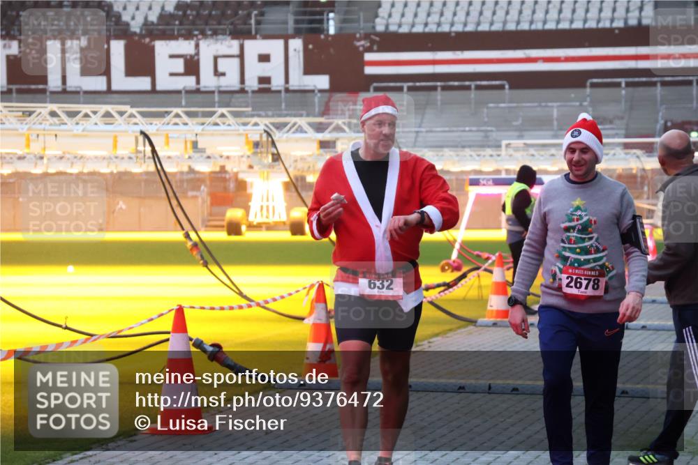 07.12.2025 - St. Pauli X-Mass-Run No. 15 Luisa Fischer http://msf.ph/oto/9376472 07.12.2025 09:58:26 Ziel 632, 15, 2678, 441, 1633, 1774, 2678, 2984, 3405, 3515, 4030 meine-sportfotos.de