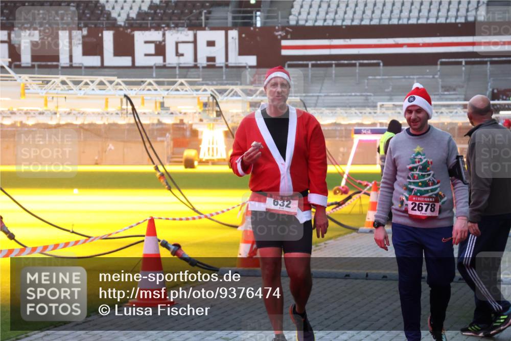 07.12.2025 - St. Pauli X-Mass-Run No. 15 Luisa Fischer http://msf.ph/oto/9376474 07.12.2025 09:58:26 Ziel 632, 5, 2678, 441, 1633, 1774, 2678, 2984, 3405, 3515, 4030 meine-sportfotos.de