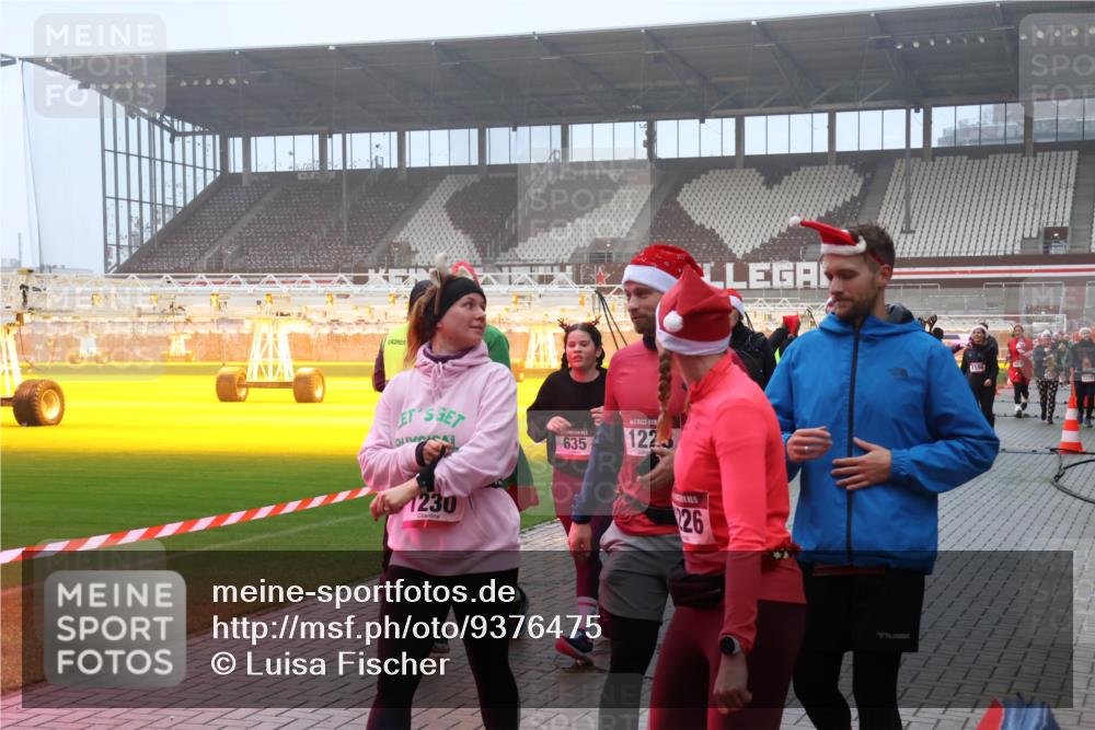 07.12.2025 - St. Pauli X-Mass-Run No. 15 Luisa Fischer http://msf.ph/oto/9376475 07.12.2025 11:08:39 Ziel 1230, 635, 1223, 26, 100, 152, 155, 166, 271, 273, 286, 293, 396, 446, 629, 635, 653, 758, 772, 774, 784, 1078, 1107, 1123, 1129, 1170, 1184, 1226, 1230, 1249, 1342, 1355, 1378, 1381, 1382, 1383, 1424, 1439, 1441, 1460, 1491, 1520, 1525, 1559, 1560, 1596, 1625, 1706, 1809, 1810, 1812, 2259, 2893, 4584, 4798, 4815, 4819, 4830 meine-sportfotos.de