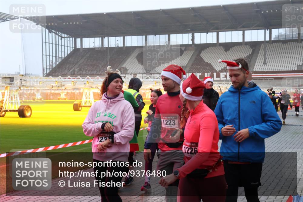 07.12.2025 - St. Pauli X-Mass-Run No. 15 Luisa Fischer http://msf.ph/oto/9376480 07.12.2025 11:08:39 Ziel 15, 1223, 123, 1226, 100, 152, 155, 166, 271, 273, 286, 293, 396, 446, 629, 635, 653, 758, 772, 774, 784, 1078, 1107, 1123, 1129, 1170, 1184, 1226, 1230, 1249, 1342, 1355, 1378, 1381, 1382, 1383, 1424, 1439, 1441, 1460, 1491, 1520, 1525, 1559, 1560, 1596, 1625, 1706, 1809, 1810, 1812, 2259, 2893, 4584, 4798, 4815, 4819, 4830 meine-sportfotos.de
