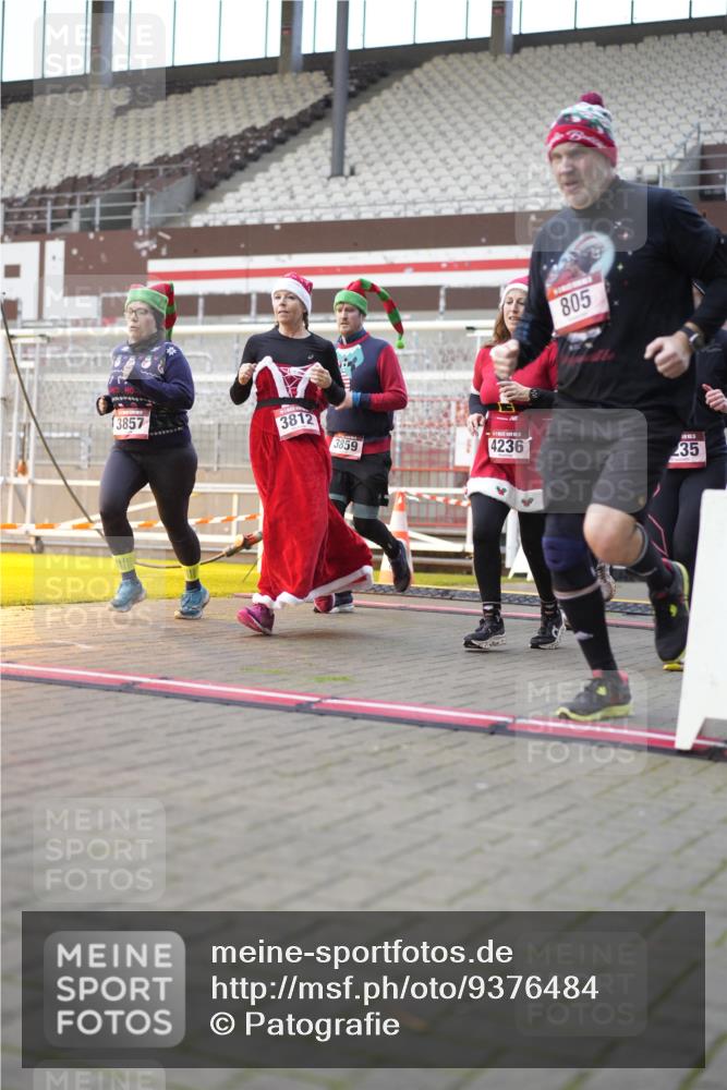 07.12.2025 - St. Pauli X-Mass-Run No. 15 Patografie http://msf.ph/oto/9376484 07.12.2025 10:05:54 Ziel 2, 3, 54, 180, 424, 468, 676, 805, 834, 1788, 1789, 1791, 2756, 2757, 3093, 3172, 3812, 3814, 3857, 3859, 3877, 4194, 4195, 4235, 4236, 4237, 4251 meine-sportfotos.de