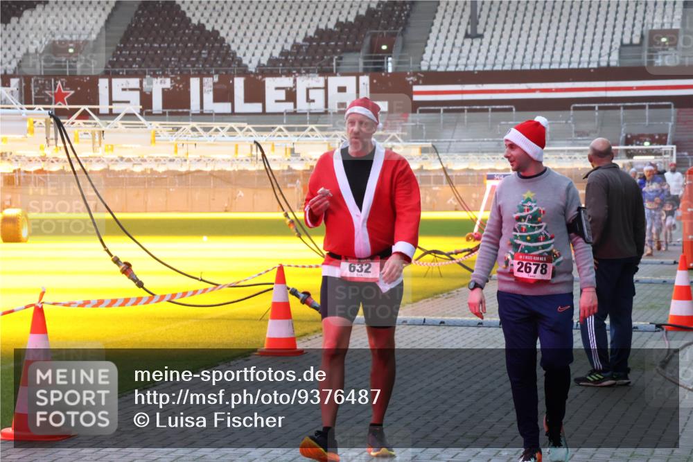 07.12.2025 - St. Pauli X-Mass-Run No. 15 Luisa Fischer http://msf.ph/oto/9376487 07.12.2025 09:58:28 Ziel 632, 15, 2678, 441, 1633, 1774, 2984, 3405, 3515, 4030 meine-sportfotos.de