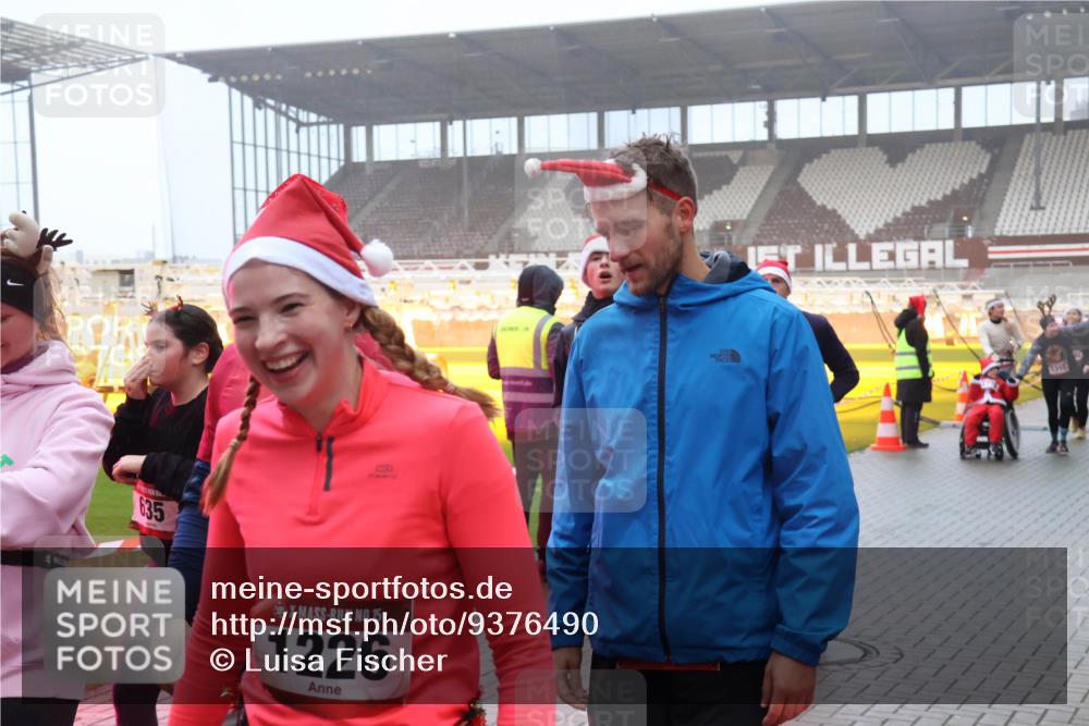 07.12.2025 - St. Pauli X-Mass-Run No. 15 Luisa Fischer http://msf.ph/oto/9376490 07.12.2025 11:08:40 Ziel 635, 15, 1226, 4355, 100, 152, 155, 166, 271, 273, 286, 293, 396, 446, 629, 635, 653, 758, 772, 774, 784, 1078, 1107, 1123, 1129, 1170, 1184, 1226, 1230, 1249, 1342, 1355, 1378, 1381, 1382, 1383, 1424, 1439, 1441, 1460, 1491, 1520, 1525, 1559, 1560, 1596, 1625, 1706, 1809, 1810, 1812, 2259, 2893, 4584, 4798, 4815, 4819, 4830 meine-sportfotos.de