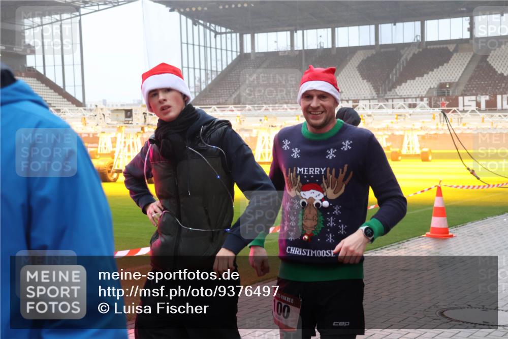 07.12.2025 - St. Pauli X-Mass-Run No. 15 Luisa Fischer http://msf.ph/oto/9376497 07.12.2025 11:08:42 Ziel 15, 100, 100, 152, 155, 166, 271, 286, 293, 396, 446, 629, 635, 653, 758, 772, 774, 784, 1078, 1107, 1123, 1129, 1170, 1184, 1226, 1230, 1249, 1342, 1355, 1378, 1381, 1382, 1383, 1424, 1439, 1441, 1460, 1491, 1520, 1525, 1559, 1560, 1596, 1625, 1706, 1809, 1810, 2259, 2893, 4584, 4798, 4815, 4819, 4830 meine-sportfotos.de