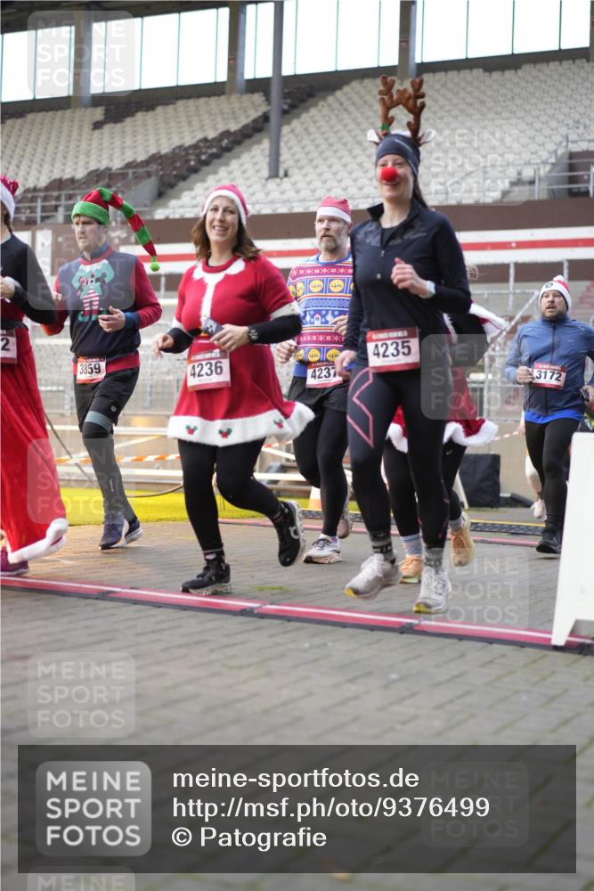 07.12.2025 - St. Pauli X-Mass-Run No. 15 Patografie http://msf.ph/oto/9376499 07.12.2025 10:05:55 Ziel 2, 3, 148, 180, 424, 468, 676, 805, 834, 1788, 1789, 1791, 2756, 2757, 3093, 3172, 3196, 3812, 3814, 3857, 3859, 3877, 4194, 4195, 4235, 4236, 4237, 4246, 4251 meine-sportfotos.de