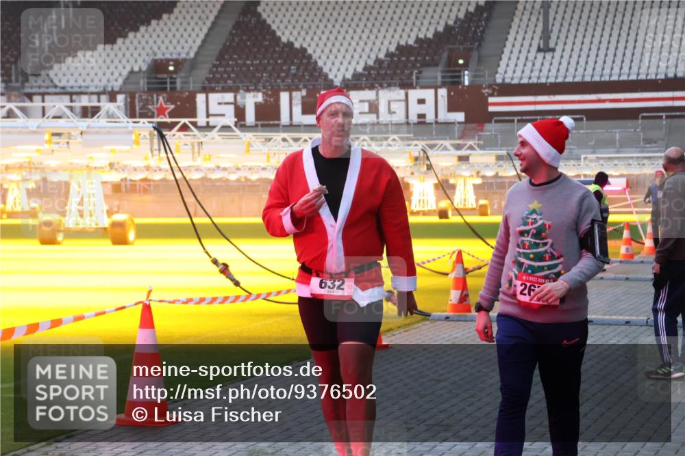 07.12.2025 - St. Pauli X-Mass-Run No. 15 Luisa Fischer http://msf.ph/oto/9376502 07.12.2025 09:58:30 Ziel 632, 26, 238, 261, 441, 1633, 1774, 2205, 2984, 3405, 3515, 4030 meine-sportfotos.de