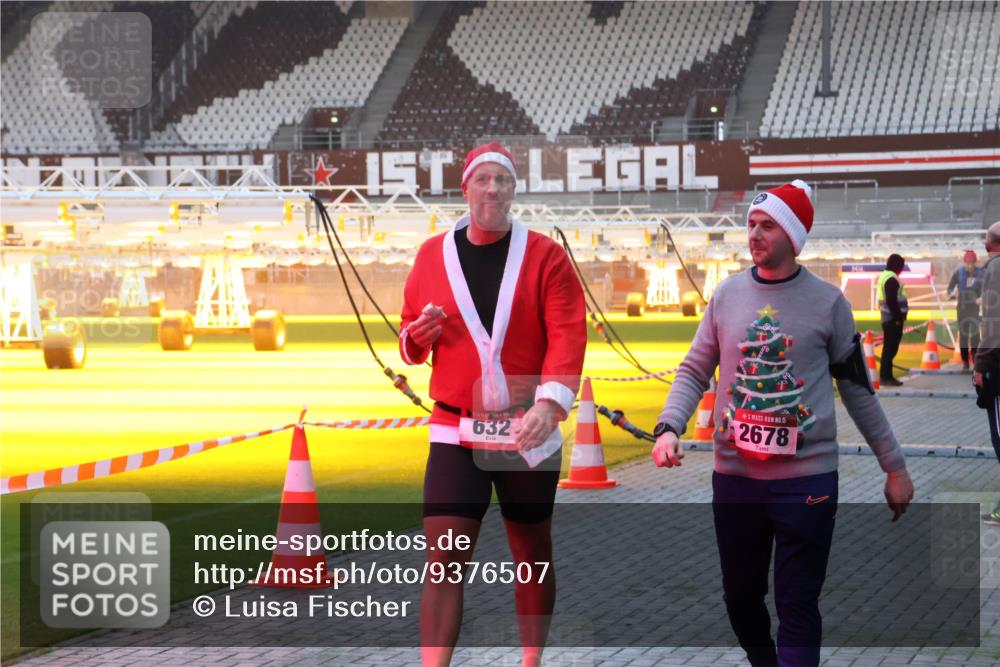 07.12.2025 - St. Pauli X-Mass-Run No. 15 Luisa Fischer http://msf.ph/oto/9376507 07.12.2025 09:58:31 Ziel 632, 15, 2678, 238, 261, 441, 1173, 1633, 1774, 2205, 2984, 3405, 3515, 4030, 4206 meine-sportfotos.de
