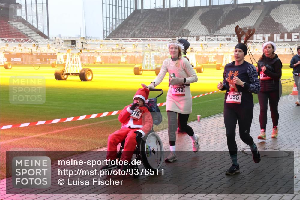 07.12.2025 - St. Pauli X-Mass-Run No. 15 Luisa Fischer http://msf.ph/oto/9376511 07.12.2025 11:08:47 Ziel 76, 1342, 1355, 159, 100, 152, 155, 166, 396, 446, 629, 635, 653, 758, 772, 774, 784, 1078, 1107, 1123, 1129, 1170, 1184, 1226, 1230, 1249, 1342, 1355, 1412, xxxx, 1424, 1491, 1520, 1525, 1559, 1560, 1596, 1625, 1706, 1809, 1810, 2259, 2893, 4584, 4798, 4815, 4819, 4830 meine-sportfotos.de