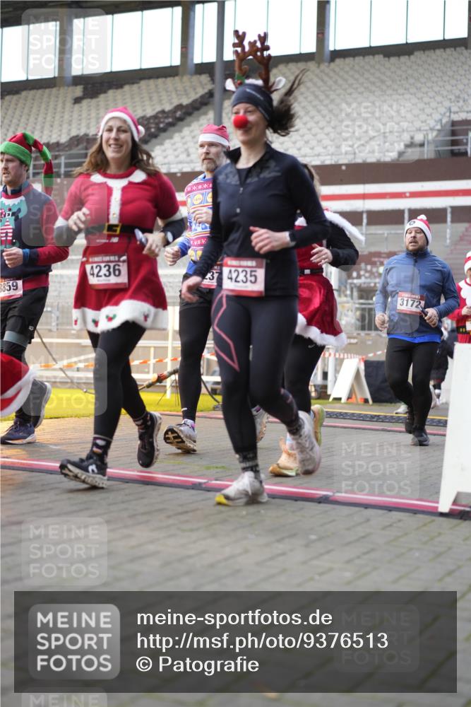 07.12.2025 - St. Pauli X-Mass-Run No. 15 Patografie http://msf.ph/oto/9376513 07.12.2025 10:05:55 Ziel 2, 3, 148, 180, 424, 468, 676, 805, 834, 1788, 1789, 1791, 2756, 2757, 3093, 3172, 3196, 3812, 3814, 3857, 3859, 3877, 4194, 4195, 4235, 4236, 4237, 4246, 4251 meine-sportfotos.de