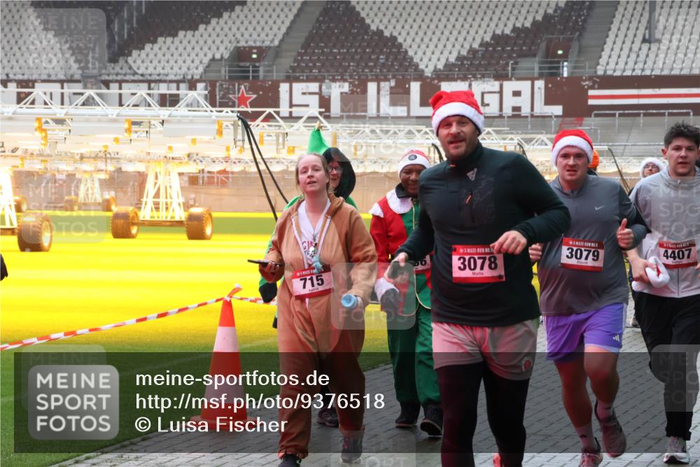 07.12.2025 - St. Pauli X-Mass-Run No. 15 Luisa Fischer http://msf.ph/oto/9376518 07.12.2025 10:23:29 Ziel 715, 6, 3078, 3079, 4407, 794, 1996, 2123, 2304, 2508, 2511, 2638, 3052, 3078, 3079, 3780, 4005, 4141, 4287, 4407, 4411, 4419, 4458, 4509, 4539 meine-sportfotos.de