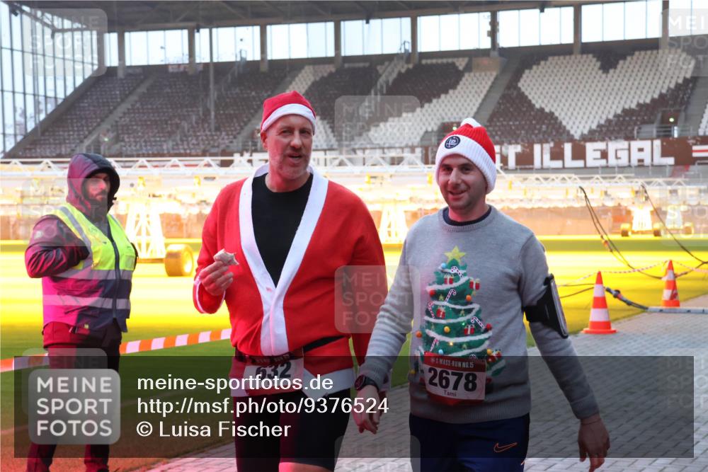 07.12.2025 - St. Pauli X-Mass-Run No. 15 Luisa Fischer http://msf.ph/oto/9376524 07.12.2025 09:58:34 Ziel 632, 15, 2678, 238, 261, 441, 1173, 1633, 1774, 2205, 2984, 3405, 3515, 4030, 4031, 4206 meine-sportfotos.de