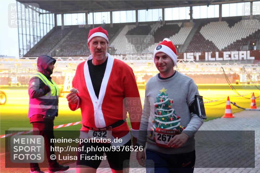 07.12.2025 - St. Pauli X-Mass-Run No. 15 Luisa Fischer http://msf.ph/oto/9376526 07.12.2025 09:58:34 Ziel 632, 15, 267, 238, 261, 441, 1173, 1633, 1774, 2205, 2984, 3405, 3515, 4030, 4031, 4206 meine-sportfotos.de