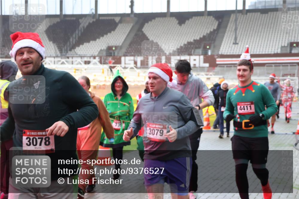 07.12.2025 - St. Pauli X-Mass-Run No. 15 Luisa Fischer http://msf.ph/oto/9376527 07.12.2025 10:23:30 Ziel 3078, 739, 3079, 4411, 794, 1996, 2123, 2304, 2508, 2511, 2638, 3052, 3078, 3079, 3780, 4005, 4141, 4287, 4407, 4411, 4419, 4458, 4509, 4539 meine-sportfotos.de
