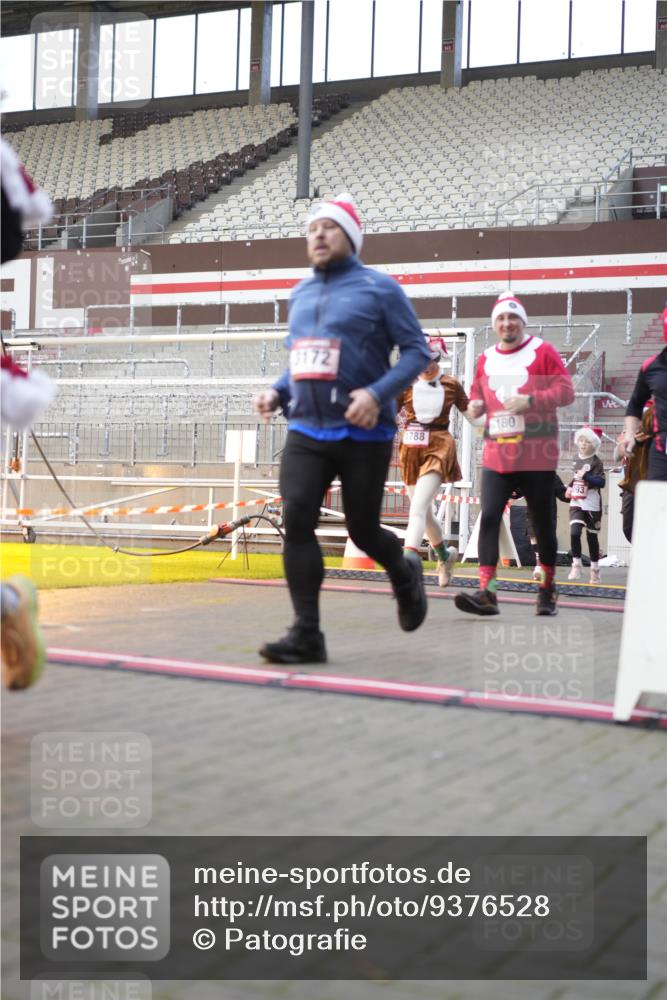 07.12.2025 - St. Pauli X-Mass-Run No. 15 Patografie http://msf.ph/oto/9376528 07.12.2025 10:05:56 Ziel 2, 3, 148, 180, 424, 468, 676, 805, 834, 1788, 1789, 1791, 2756, 2757, 2894, 2968, 3093, 3172, 3196, 3812, 3814, 3857, 3859, 3877, 4194, 4195, 4235, 4236, 4237, 4246, 4251 meine-sportfotos.de