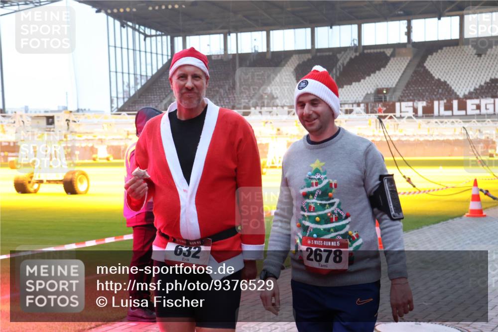 07.12.2025 - St. Pauli X-Mass-Run No. 15 Luisa Fischer http://msf.ph/oto/9376529 07.12.2025 09:58:34 Ziel 632, 15, 2678, 238, 261, 441, 1173, 1633, 1774, 2205, 2984, 3405, 3515, 4030, 4031, 4206 meine-sportfotos.de