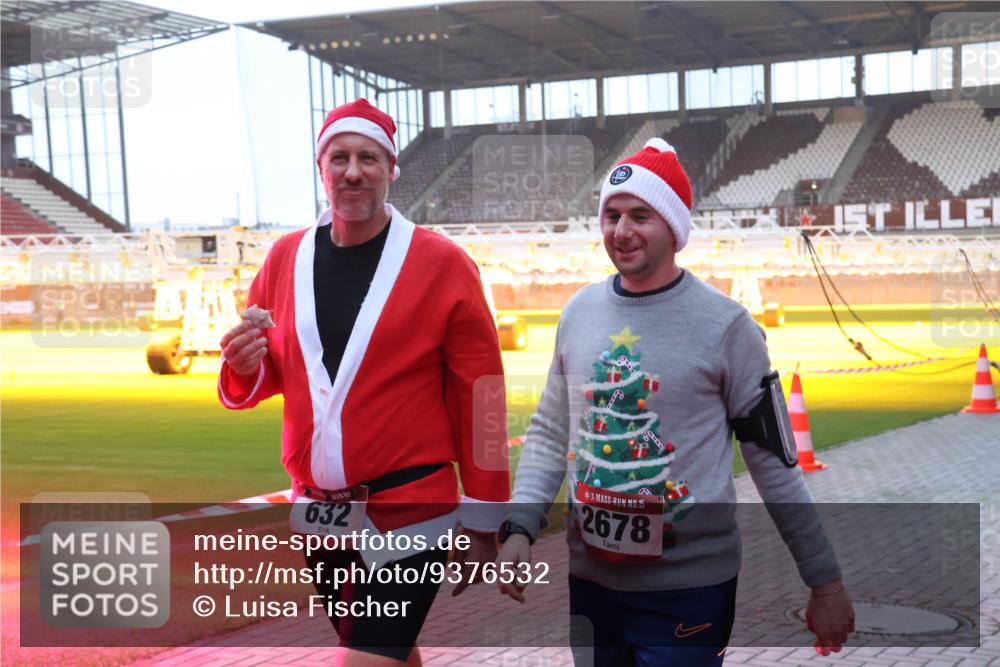 07.12.2025 - St. Pauli X-Mass-Run No. 15 Luisa Fischer http://msf.ph/oto/9376532 07.12.2025 09:58:35 Ziel 632, 15, 2678, 238, 261, 441, 1173, 1633, 1774, 2205, 2984, 3405, 3515, 4030, 4031, 4206 meine-sportfotos.de