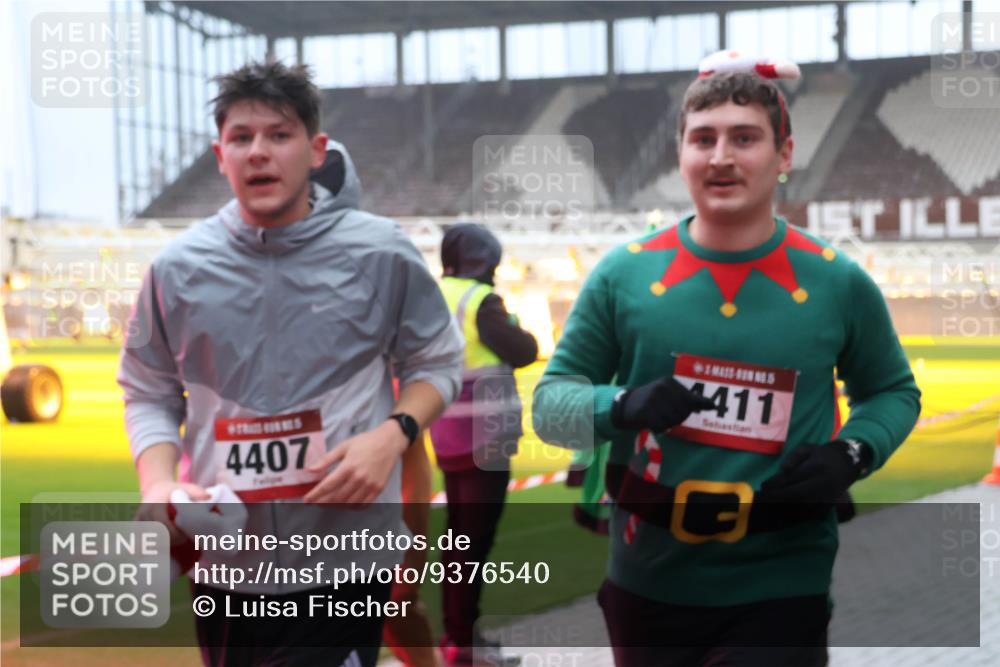 07.12.2025 - St. Pauli X-Mass-Run No. 15 Luisa Fischer http://msf.ph/oto/9376540 07.12.2025 10:23:32 Ziel 4407, 4411, 794, 1996, 2123, 2304, 2508, 2511, 2638, 3052, 3078, 3079, 3780, 4005, 4141, 4287, 4407, 4411, 4419, 4458, 4509, 4539 meine-sportfotos.de