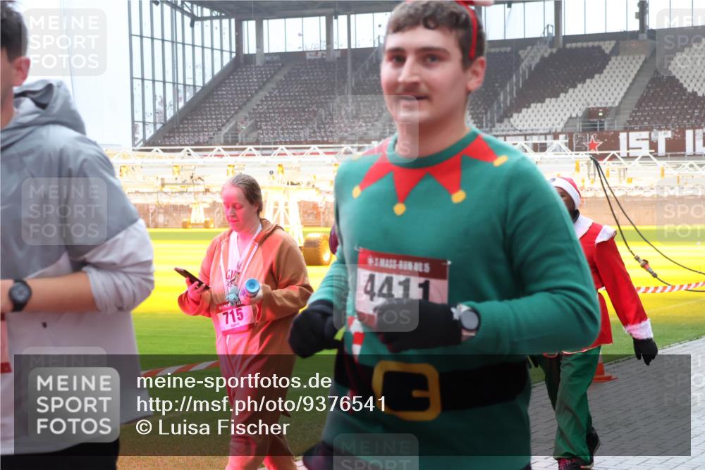07.12.2025 - St. Pauli X-Mass-Run No. 15 Luisa Fischer http://msf.ph/oto/9376541 07.12.2025 10:23:32 Ziel 715, 4411, 794, 1996, 2123, 2304, 2508, 2511, 2638, 3052, 3078, 3079, 3780, 4005, 4141, 4287, 4407, 4411, 4419, 4458, 4509, 4539 meine-sportfotos.de