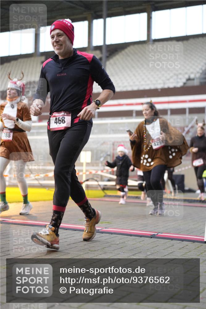 07.12.2025 - St. Pauli X-Mass-Run No. 15 Patografie http://msf.ph/oto/9376562 07.12.2025 10:05:58 Ziel 148, 180, 424, 468, 676, 805, 834, 1788, 2756, 2757, 2894, 2968, 3093, 3172, 3196, 3812, 3814, 3857, 3859, 3877, 4194, 4235, 4236, 4237, 4246, 4251 meine-sportfotos.de