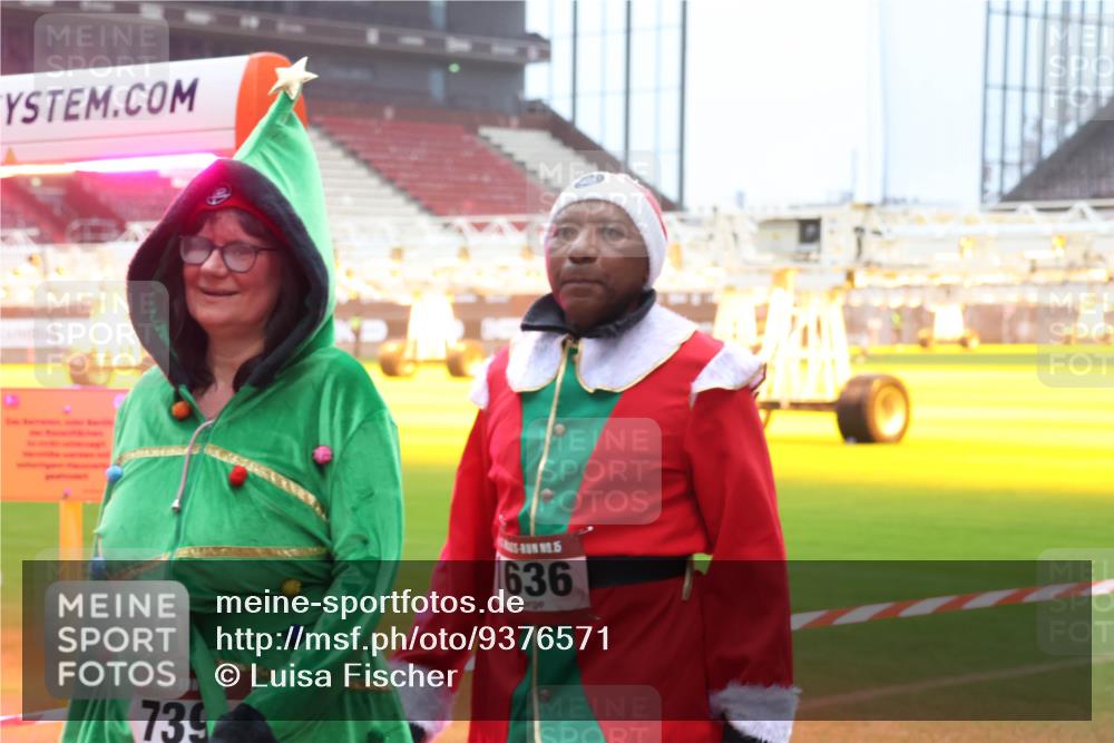 07.12.2025 - St. Pauli X-Mass-Run No. 15 Luisa Fischer http://msf.ph/oto/9376571 07.12.2025 10:23:37 Ziel 739, 15, 636, 794, 1996, 2123, 2304, 2508, 2511, 2638, 3052, 3078, 3079, 3780, 4005, 4141, 4145, 4287, 4407, 4411, 4419, 4458, 4509, 4539, 4549 meine-sportfotos.de