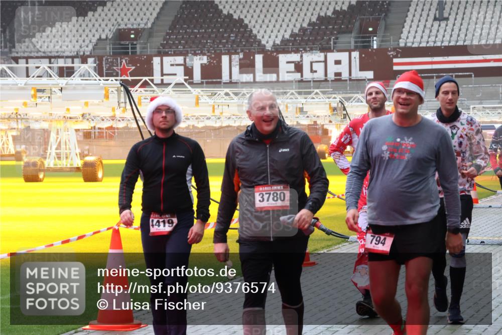 07.12.2025 - St. Pauli X-Mass-Run No. 15 Luisa Fischer http://msf.ph/oto/9376574 07.12.2025 10:23:39 Ziel 4419, 3780, 794, 638, 794, 1996, 2123, 2304, 2508, 2511, 2638, 3052, 3078, 3079, 3780, 4005, 4141, 4145, 4287, 4407, 4411, 4458, 4509, 4539, 4549 meine-sportfotos.de