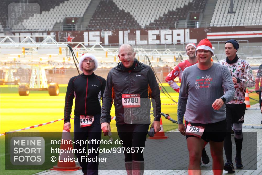 07.12.2025 - St. Pauli X-Mass-Run No. 15 Luisa Fischer http://msf.ph/oto/9376577 07.12.2025 10:23:39 Ziel 4419, 15, 3780, 794, 638, 794, 1996, 2123, 2304, 2508, 2511, 2638, 3052, 3078, 3079, 3780, 4005, 4141, 4145, 4287, 4407, 4411, 4458, 4509, 4539, 4549 meine-sportfotos.de