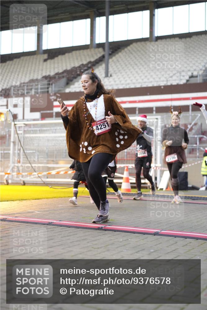 07.12.2025 - St. Pauli X-Mass-Run No. 15 Patografie http://msf.ph/oto/9376578 07.12.2025 10:05:59 Ziel 148, 180, 424, 468, 676, 805, 834, 967, 969, 1788, 2756, 2757, 2894, 2968, 3093, 3172, 3196, 3812, 3814, 3857, 3859, 3877, 4235, 4236, 4237, 4246, 4251 meine-sportfotos.de