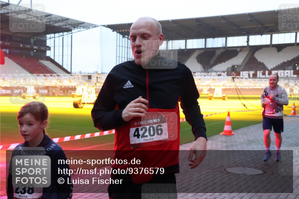 07.12.2025 - St. Pauli X-Mass-Run No. 15 Luisa Fischer http://msf.ph/oto/9376579 07.12.2025 09:58:43 Ziel 15, 238, 15, 4206, 2205, 238, 261, 441, 483, 532, 1173, 1528, 1603, 1633, 1774, 2205, 3405, 3515, 4031, 4206 meine-sportfotos.de