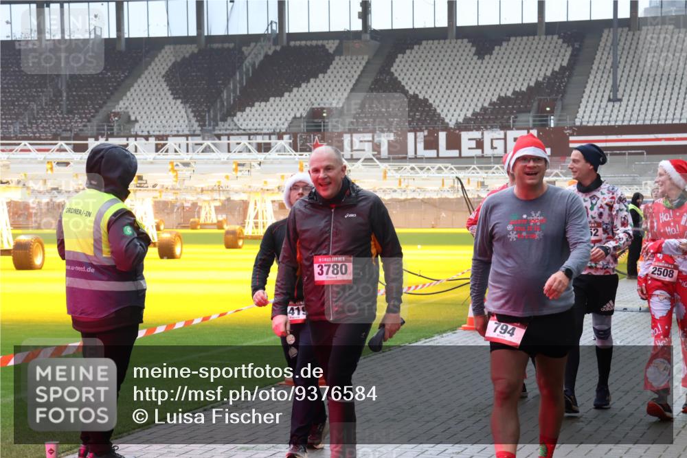 07.12.2025 - St. Pauli X-Mass-Run No. 15 Luisa Fischer http://msf.ph/oto/9376584 07.12.2025 10:23:40 Ziel 419, 1, 15, 3780, 794, 52, 2508, 638, 794, 1996, 2123, 2304, 2508, 2511, 2638, 3052, 3078, 3079, 3780, 4005, 4141, 4145, 4287, 4407, 4411, 4458, 4549 meine-sportfotos.de