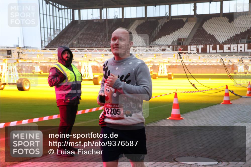 07.12.2025 - St. Pauli X-Mass-Run No. 15 Luisa Fischer http://msf.ph/oto/9376587 07.12.2025 09:58:45 Ziel 15, 2205, 238, 261, 441, 483, 532, 1003, 1173, 1528, 1603, 1633, 1774, 1782, 1785, 2205, 3405, 3515, 4031, 4206 meine-sportfotos.de