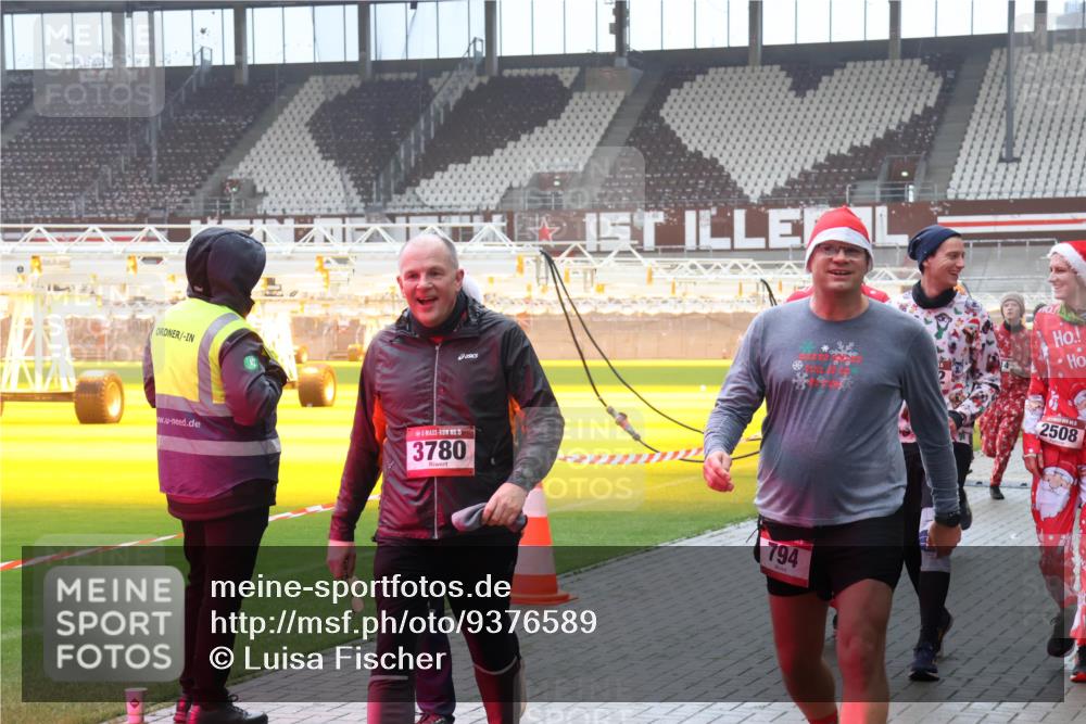 07.12.2025 - St. Pauli X-Mass-Run No. 15 Luisa Fischer http://msf.ph/oto/9376589 07.12.2025 10:23:41 Ziel 1, 3780, 794, 2508, 638, 794, 1996, 2123, 2304, 2508, 2511, 2638, 3052, 3078, 3079, 3644, 3649, 3780, 4005, 4141, 4145, 4287, 4407, 4411, 4458, 4549 meine-sportfotos.de