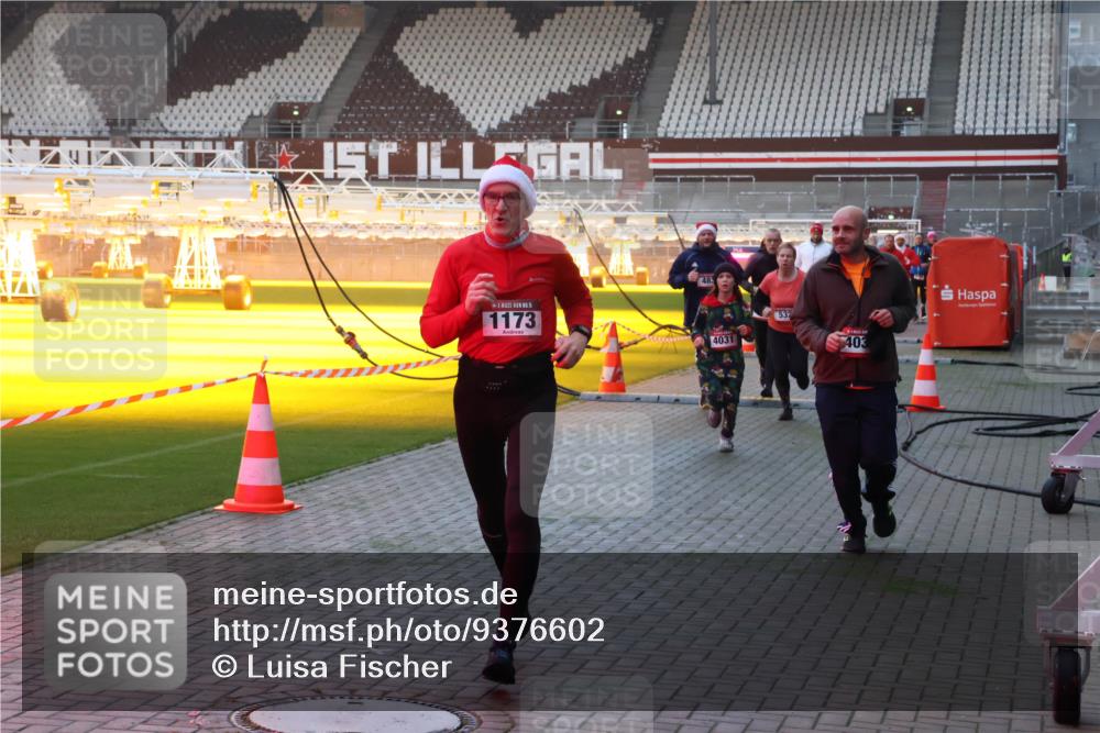 07.12.2025 - St. Pauli X-Mass-Run No. 15 Luisa Fischer http://msf.ph/oto/9376602 07.12.2025 09:58:49 Ziel 15, 1173, 483, 4031, 532, 403, 238, 261, 441, 483, 532, 1003, 1115, 1173, 1528, 1603, 1633, 1774, 1782, 1785, 2205, 2392, 3308, 3405, 3515, 4031, 4206 meine-sportfotos.de