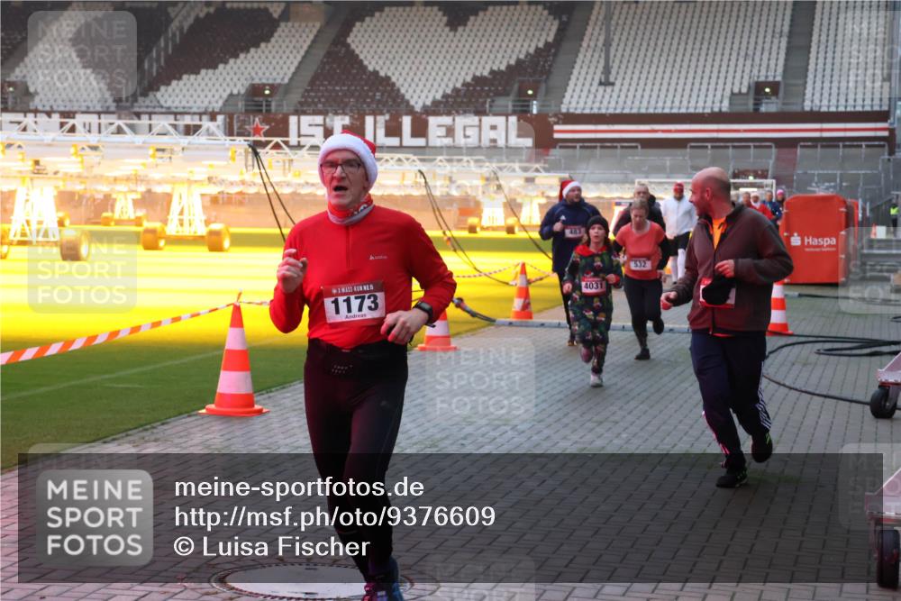 07.12.2025 - St. Pauli X-Mass-Run No. 15 Luisa Fischer http://msf.ph/oto/9376609 07.12.2025 09:58:49 Ziel 15, 1173, 483, 4031, 532, 238, 261, 441, 483, 532, 1003, 1115, 1173, 1528, 1603, 1633, 1774, 1782, 1785, 2205, 2392, 3308, 3405, 3515, 4031, 4206 meine-sportfotos.de
