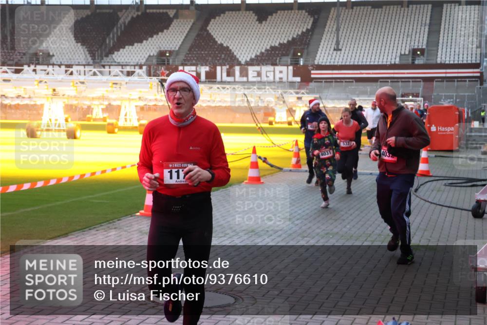 07.12.2025 - St. Pauli X-Mass-Run No. 15 Luisa Fischer http://msf.ph/oto/9376610 07.12.2025 09:58:50 Ziel 11, 4031, 532, 4037, 238, 261, 483, 532, 1003, 1115, 1173, 1528, 1542, 1603, 1633, 1774, 1782, 1785, 2205, 2392, 3308, 3405, 3515, 4031, 4206 meine-sportfotos.de