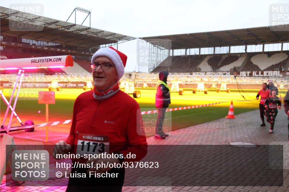 07.12.2025 - St. Pauli X-Mass-Run No. 15 Luisa Fischer http://msf.ph/oto/9376623 07.12.2025 09:58:51 Ziel 15, 1173, 312, 4031, 238, 261, 483, 532, 1003, 1115, 1173, 1528, 1542, 1603, 1633, 1774, 1782, 1785, 2205, 2392, 3308, 3405, 3515, 4031, 4206 meine-sportfotos.de