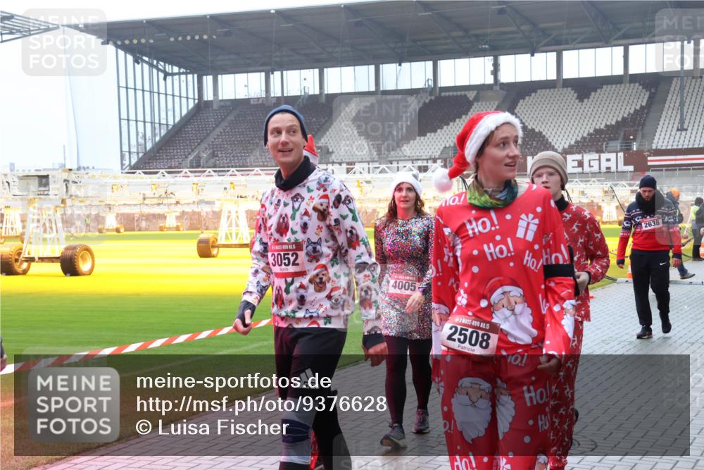 07.12.2025 - St. Pauli X-Mass-Run No. 15 Luisa Fischer http://msf.ph/oto/9376628 07.12.2025 10:23:46 Ziel 5, 3052, 4005, 15, 2508, 2638, 638, 1996, 2123, 2304, 2508, 2511, 2638, 3052, 3078, 3079, 3539, 3644, 3649, 3887, 3890, 4005, 4141, 4145, 4458, 4549 meine-sportfotos.de